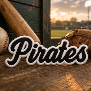 Parche termoadhesivo con texto de los Piratas, varios tamaños, nombre del equipo, colores personalizables/parches de texto para coser de la escuela/colores de la escuela
