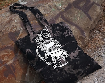 May include: Black tote bag with a white handprint design and the text "I remember all of them". The bag has a tie-dye pattern.