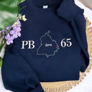 Benutzerdefinierte Punjab EMBROIDERED Sweatshirt (Rundhalsausschnitt oder Hoodie) | Punjab Karte mit Distrikt Code | Sikh Desi Punjabi Kleidung | Unisex