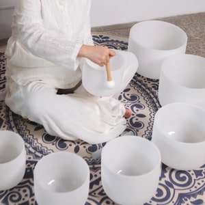 432Hz Fantastic 7&quot;- 12&quot; Crystal Singing Bowls Chakra Set of 7 pcs with Carry Cases and Mallets, Healing your body, Awakening mind soul