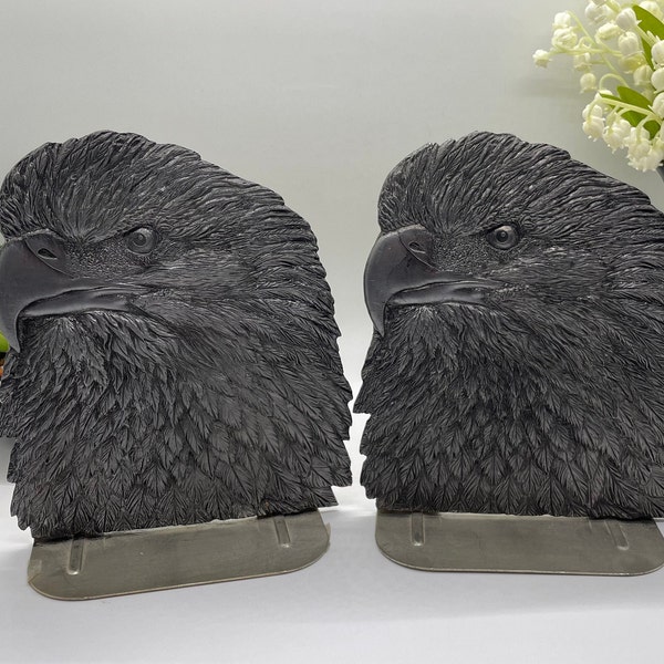 Vtg Metzke Pewter USA silver colored eagle head bookends.
