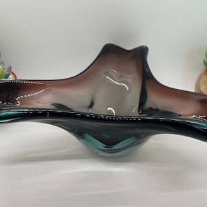 Vtg 3 leaf purple blue pink possibly alexandrite  glass table accent piece /dish/ashtray.