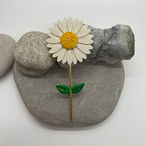 Retro enamel daisy pin