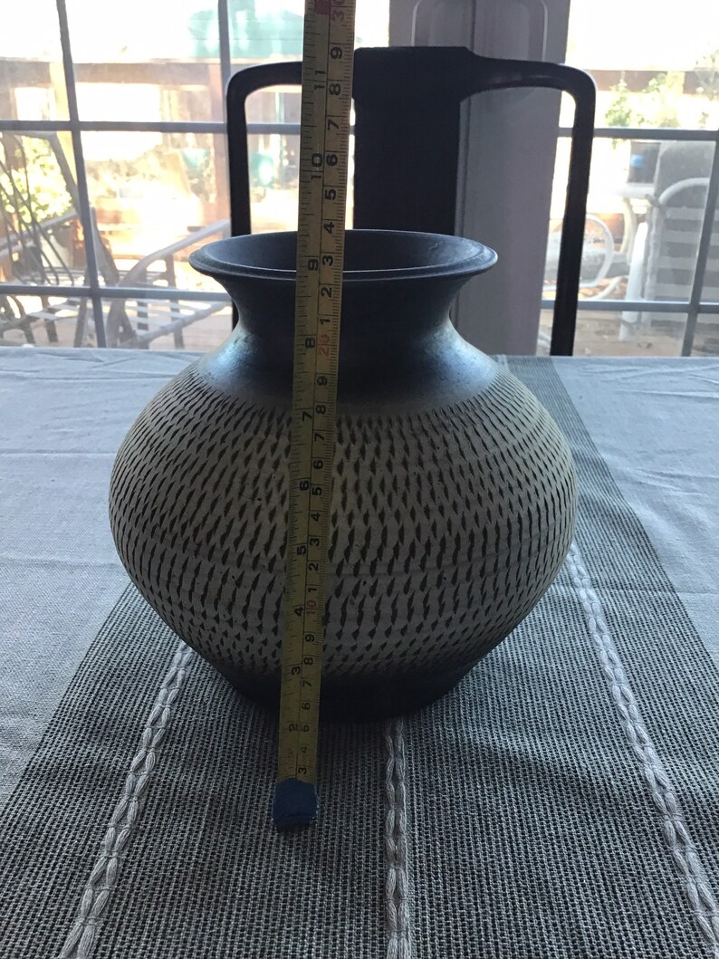 Round Vase black and White Beauty Etsy