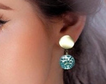 Boucles d'oreilles pendantes sphère turquoise - Boucles d'oreilles en résine véritable boule de fleurs - Boucles d'oreilles pendantes florales en résine turquoise - Cadeaux pour la fête des Mères