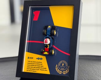 Marco 3D Max #1 con coche de carreras LEGO® Red Bull F1® Team | Fórmula 1 VER RB20