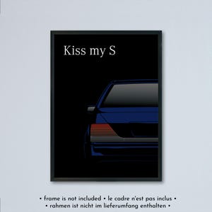 Illustrazione "Bacia la mia S (W140)" stampata su carta bianca opaca | idea regalo per amanti o proprietari di Mercedes Classe S | senza cornice | Mercedes-AMG S500 S320