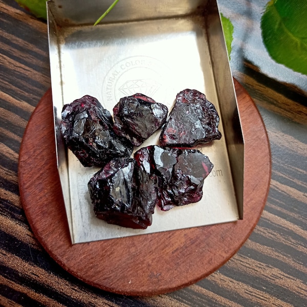 Raw Garnet Crystal - Natural Rough Stone - Specimen -  AAA Quality - Raw Making Jewelry -  Healing Stone - Crystal Shop