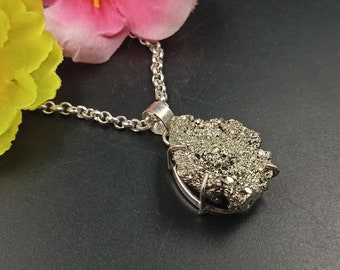 Colgante de pirita cruda natural, piedra preciosa en bruto, collar hecho a mano, joyería de racimo, atracción de dinero, prosperidad, regalo para las mujeres, piedra curativa