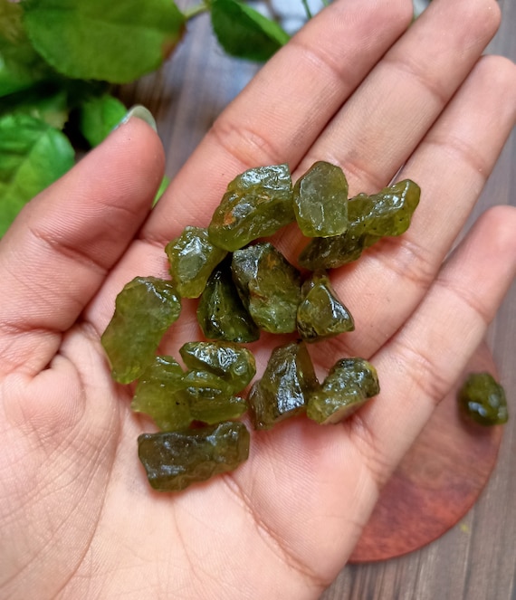 Natural peridot stone sale