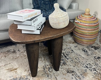 Handgeschnitzter Senufo Hocker: Afrikanische Stammeskunst, Beistelltisch aus Holz