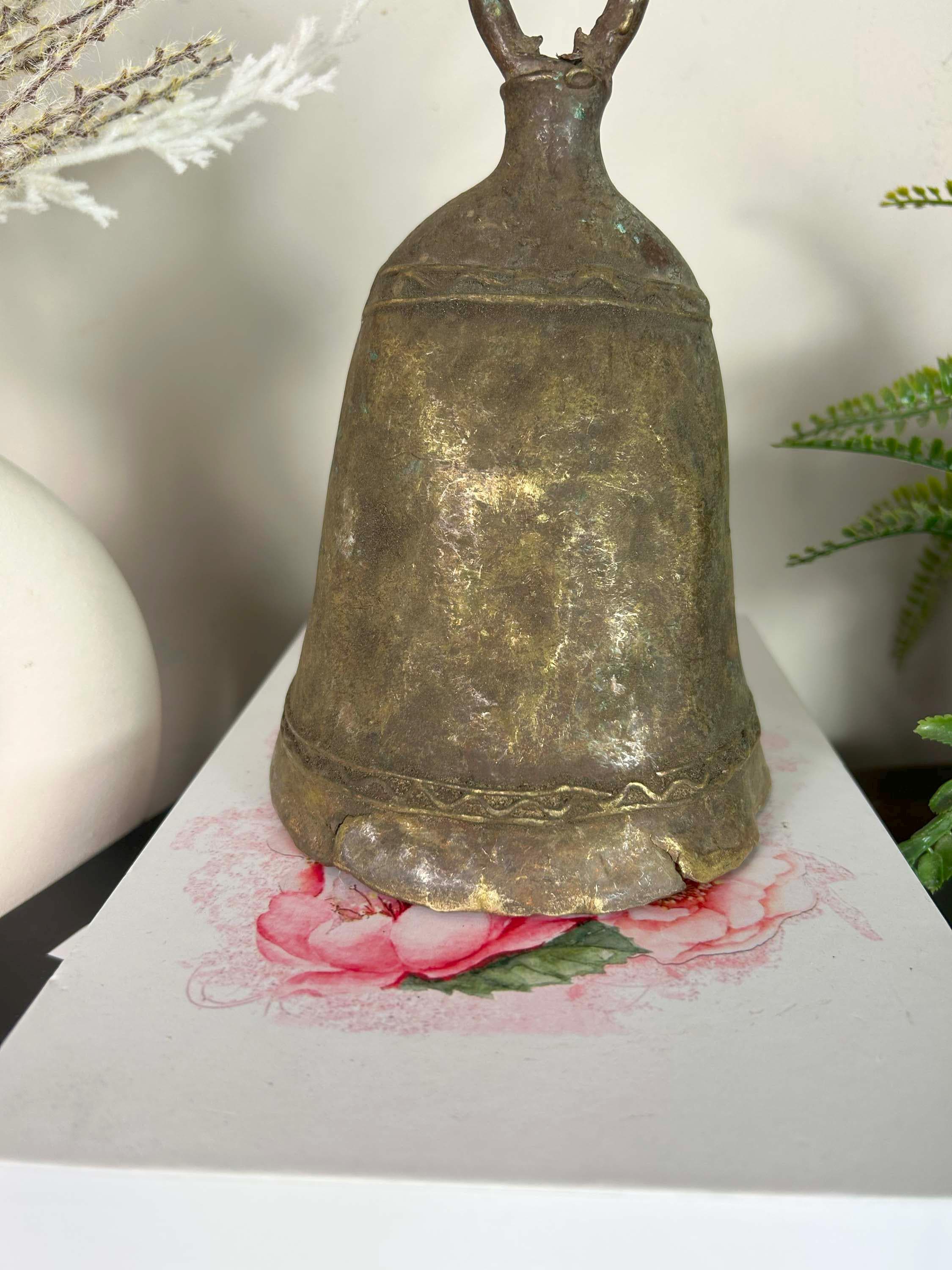 ヴィンテージアフリカンブラスカウベル：原始的なアンティークベル