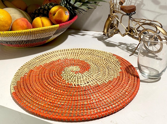 フラグメント　Original Circle Mat (S) Fragment Handmade Senegal Seagrass Placemat: Orange Boho Woven Wicker Decor