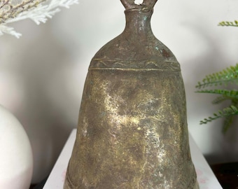 ヴィンテージアフリカンブラスカウベル：原始的なアンティークベル