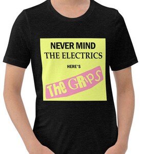 Może przedstawiać: Czarny t-shirt z żółto-różowym nadrukiem z napisem "Never Mind The Electrics Here's The Grips"