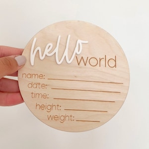 Hello World | Geburtsanzeige | I&#39;m New Here | Neues Babyschild | Holzschild | Geburtsdaten Schild | Baby Foto Requisite | Neue Mama Geschenk