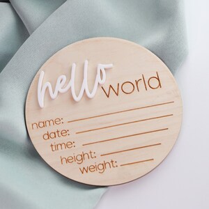 Hello World | Geburtsanzeige | I&#39;m New Here | Neues Babyschild | Holzschild | Geburtsdaten Schild | Baby Foto Requisite | Neue Mama Geschenk