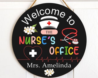 Accroche-porte personnalisé pour infirmière, plaque de porte d'infirmière, nouveau cadeau d'infirmière, cadeau d'infirmière d'école, cadeau de professeur d'école, plaque de porte d'infirmière d'école, cadeau d'infirmière autorisée