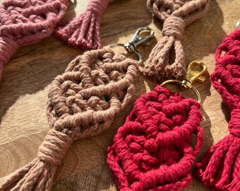 Macrame ~ Keychain ~ Keychain ~ Heart ~ Little thing ~ Gift ~ Secret Santa gift ~ Carabiner