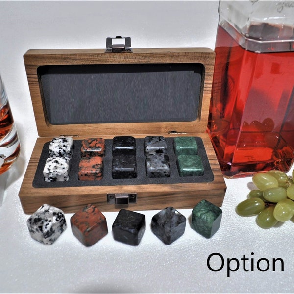 Coffret en noyer sculpté personnalisé, coffret cadeau en pierre de whisky. cadeau d'anniversaire. cadeau de mariage. cadeau de monsieur. meilleur cadeau de père, mariage, fiançailles,