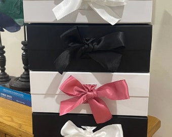 Weiße Box RIBBON Starre magnetische Box / schlichte leere Box / Geschenkkorb / Geschenkbox / Brautjungfer Box // Zubehör / Unvollkommenheiten