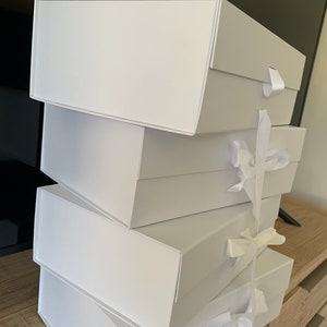 Grande boîte cadeau magnétique avec ruban blanc, panier de mariée 36 x 23,5 x 9,5 cm Boîte de luxe pour proposition de demoiselle d'honneur ADELAIDE
