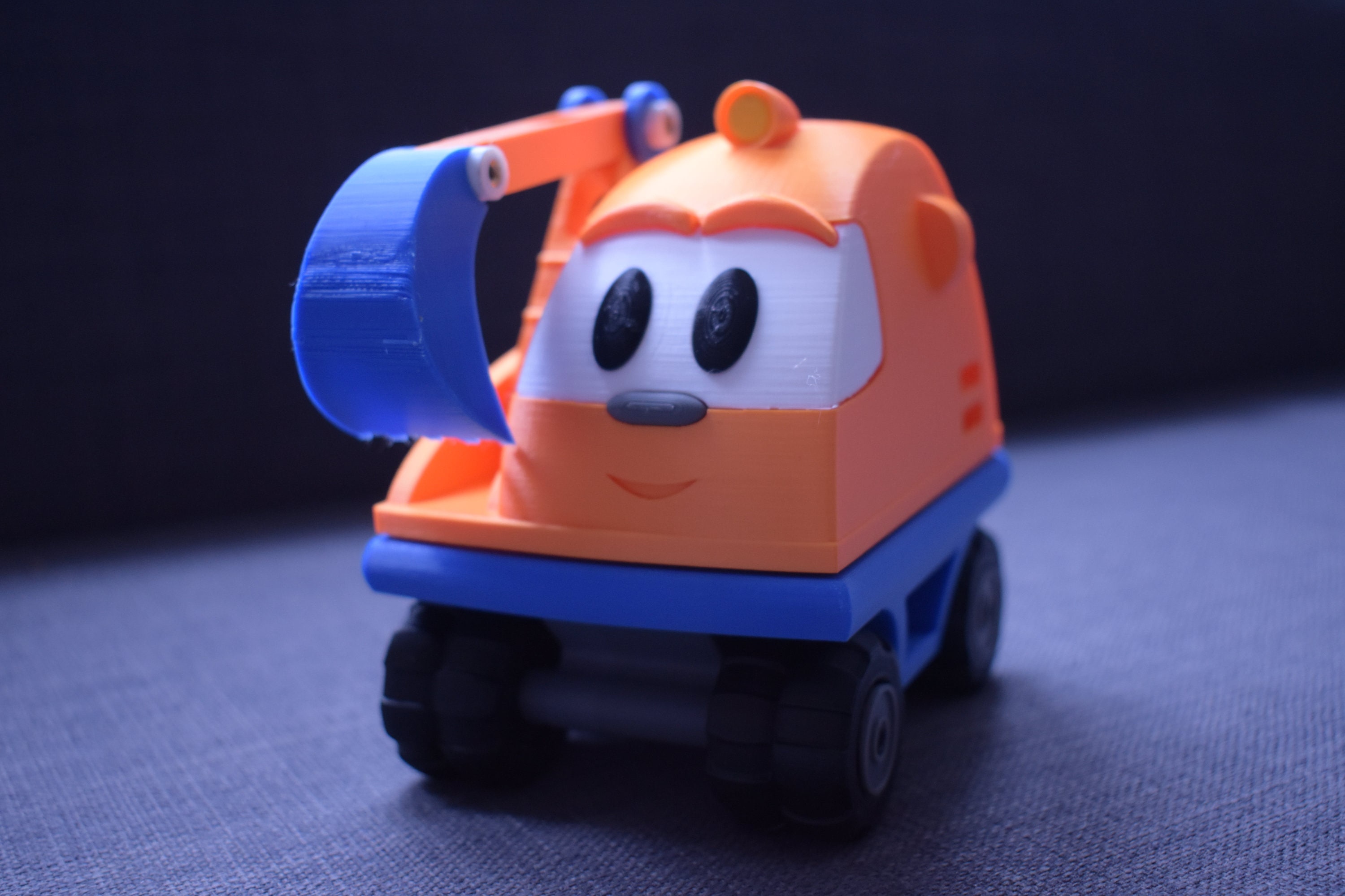 Leo The Truck Bath Toy Cartoon Character Figure, Original, 8 cm