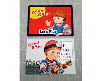 Kinderspel: 2 replica's Chucky Doll Prop-stickers Good Guys & Doctor lunchbox