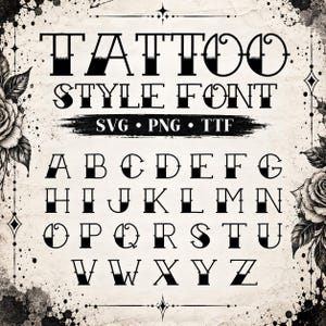 Könnte beinhalten: Ein digitales Alphabet-Set mit einer schwarzen Schriftart im Tattoo-Stil auf einem strukturierten, cremefarbenen Hintergrund. Der Text lautet TATTOO STYLE FONT SVG PNG TTF, gefolgt von den Großbuchstaben A bis Z. Schwarze Rosen verzieren die Seiten.