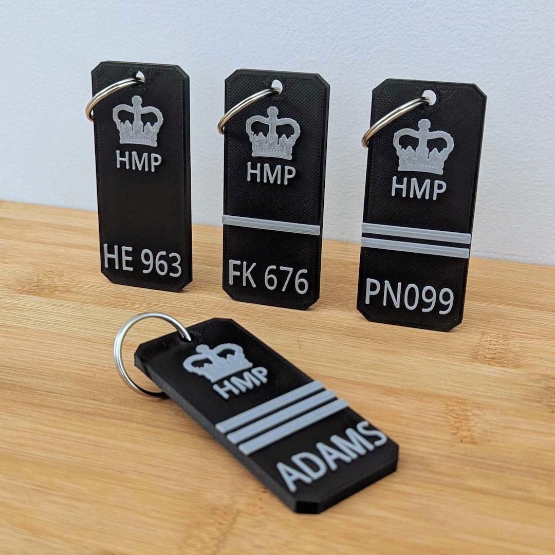 刑務官キーホルダー（パーソナライズ）｜女王陛下刑務所バッグ数票