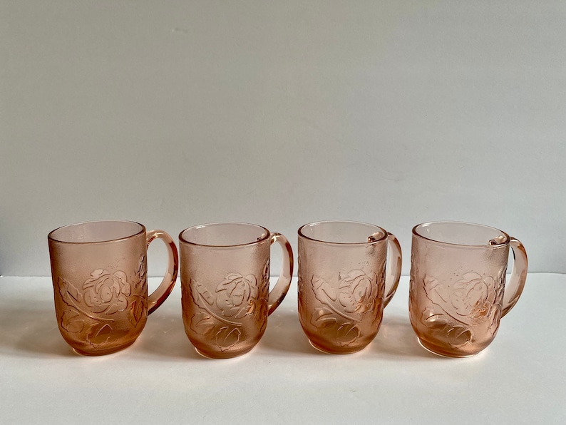 Holiday Dining Retro Pink Glass Mugs. Flower Design Set of 4 image 2