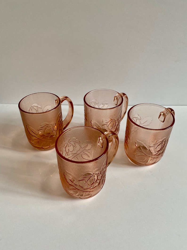 Holiday Dining Retro Pink Glass Mugs. Flower Design Set of 4 image 3