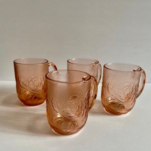 Holiday Dining Retro Pink Glass Mugs. Flower Design Set of 4 image 7