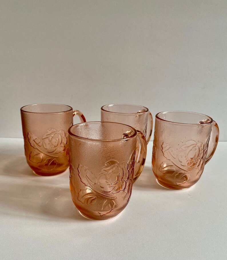 Holiday Dining Retro Pink Glass Mugs. Flower Design Set of 4 image 7