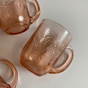 Holiday Dining Retro Pink Glass Mugs. Flower Design Set of 4 image 6