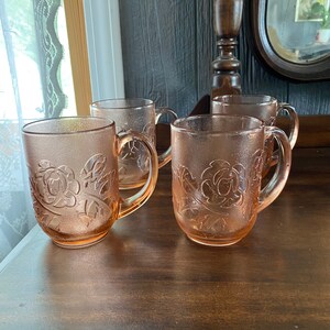 Holiday Dining Retro Pink Glass Mugs. Flower Design Set of 4 image 8