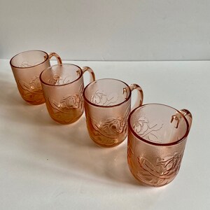 Holiday Dining Retro Pink Glass Mugs. Flower Design Set of 4 image 5