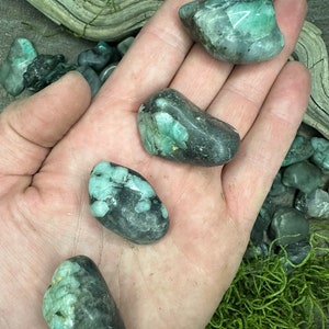 Emerald Tumbled stone, Patience, Abundance, Love, Canadian Seller, Fast Shipping!