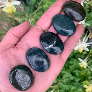 Emerald Fuchsite Palm Stone: Healing Worry Stone