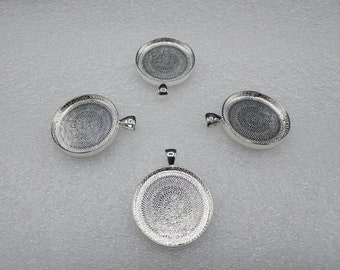 4 supports pour cabochons ronds de 30 mm; en métal, couleur argent.