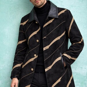 Cappotto vintage in pelle scamosciata di design giapponese, giacca lunga asimmetrica d'avanguardia, prodotto in Giappone, capospalla di lusso in pelle.