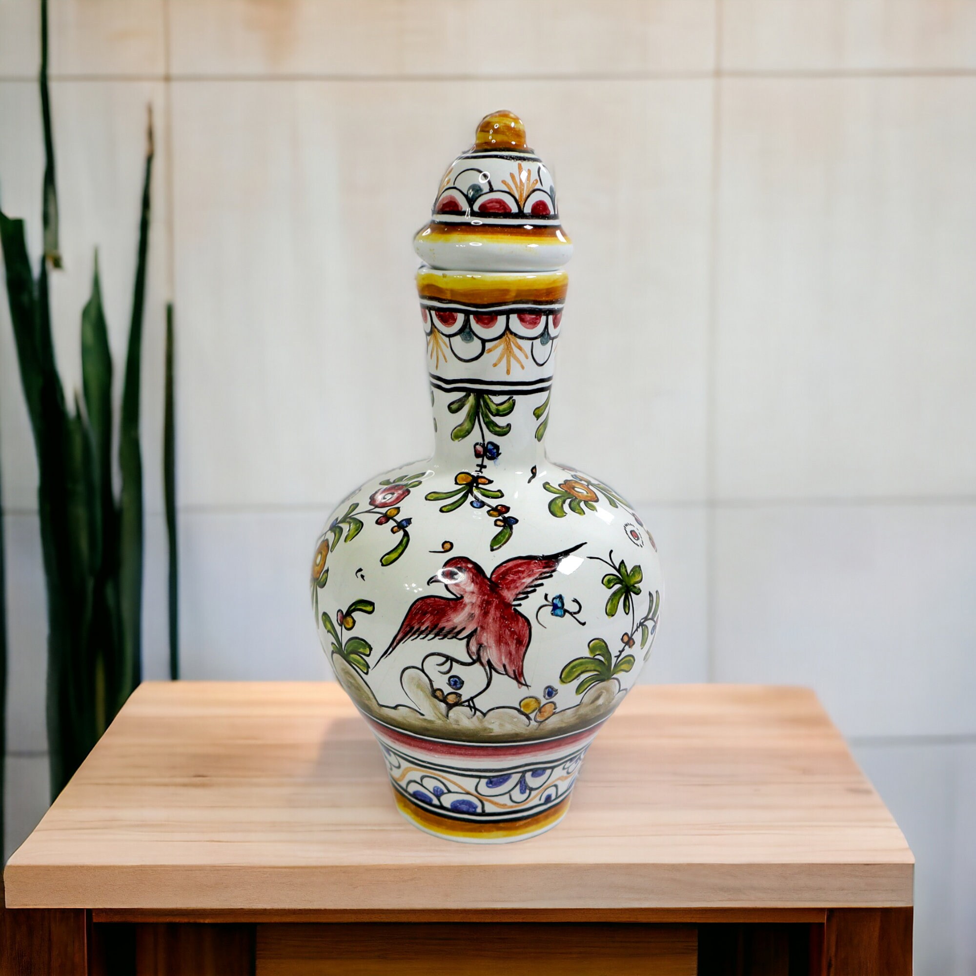 瑠璃薄胎花卉図紋高脚杯 湯飲 茶器 陶磁器 装飾品 工芸品 美術品 置物 瑠璃薄胎花卉図紋高脚杯 湯飲 茶器 陶磁器 装飾品 工芸品 美術品