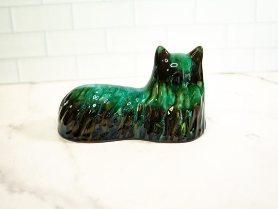 Blue Mountain Pottery Cat Figurine – Vintage Green & Brown Drip