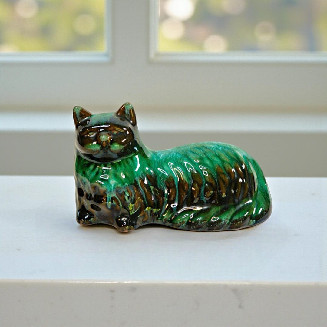Blue Mountain Pottery Cat Figurine – Vintage Green & Brown Drip