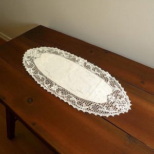 Vintage Linen Dresser Scarf: Hand Embroidered Irish Crochet Lace