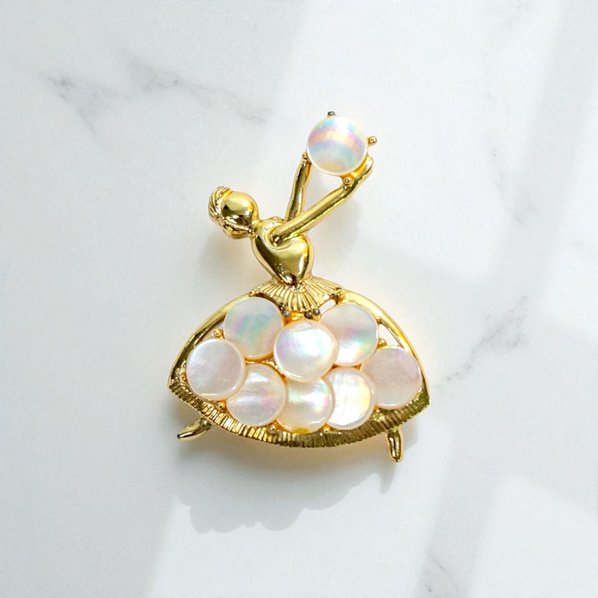 René・:*バレリーナブローチ ・:* Vintage Gold-tone Ballerina Brooch With Mother of Pearl