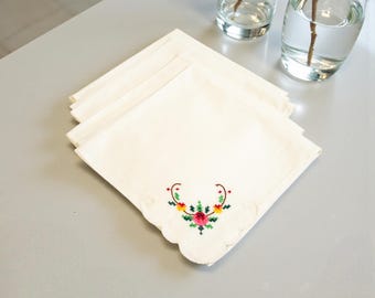 Vintage Cross Stitch Cotton Napkins – Set of 4, 15 x 15 Inches