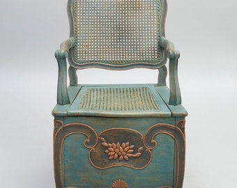 Swedish high chair in Rococo style with green and blue ornaments, late 18th/early 19th century.