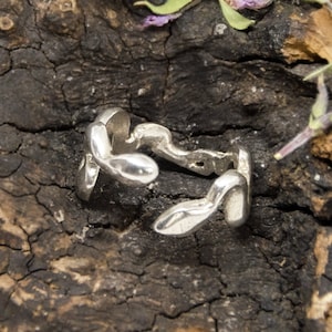 Double Snake Head Ring in Sterling Silver and Bronze, Adjustable Snake Ring, Handmade Dainty Ring, Unique Ring, Gothic Ring