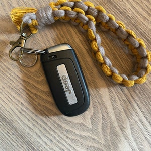 Macrame wristlet keychain
